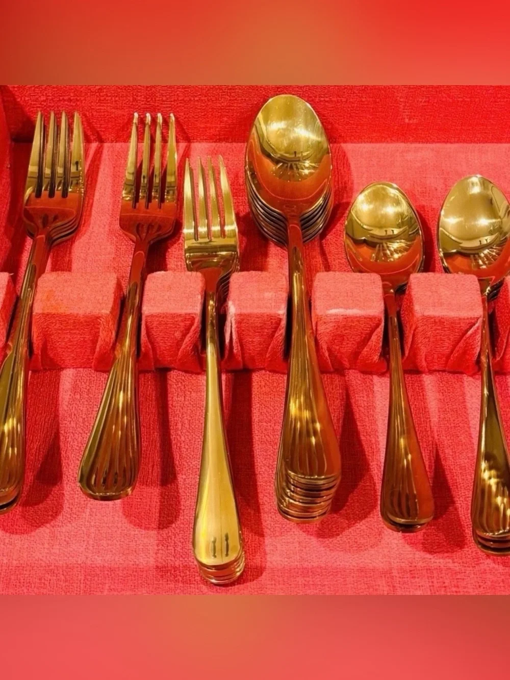 Original Vintage Gold Golden Flatware Silverware Fine Art Utensils Service for 8